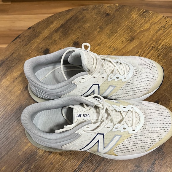 New Balance 520 V7 Running Shoes – White/Beige – Women’s Size 9 - Picture 2 of 9